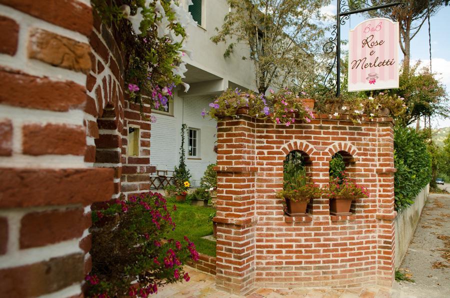Gasthaus Rose E Merletti Sasso Feltrio Exterior foto